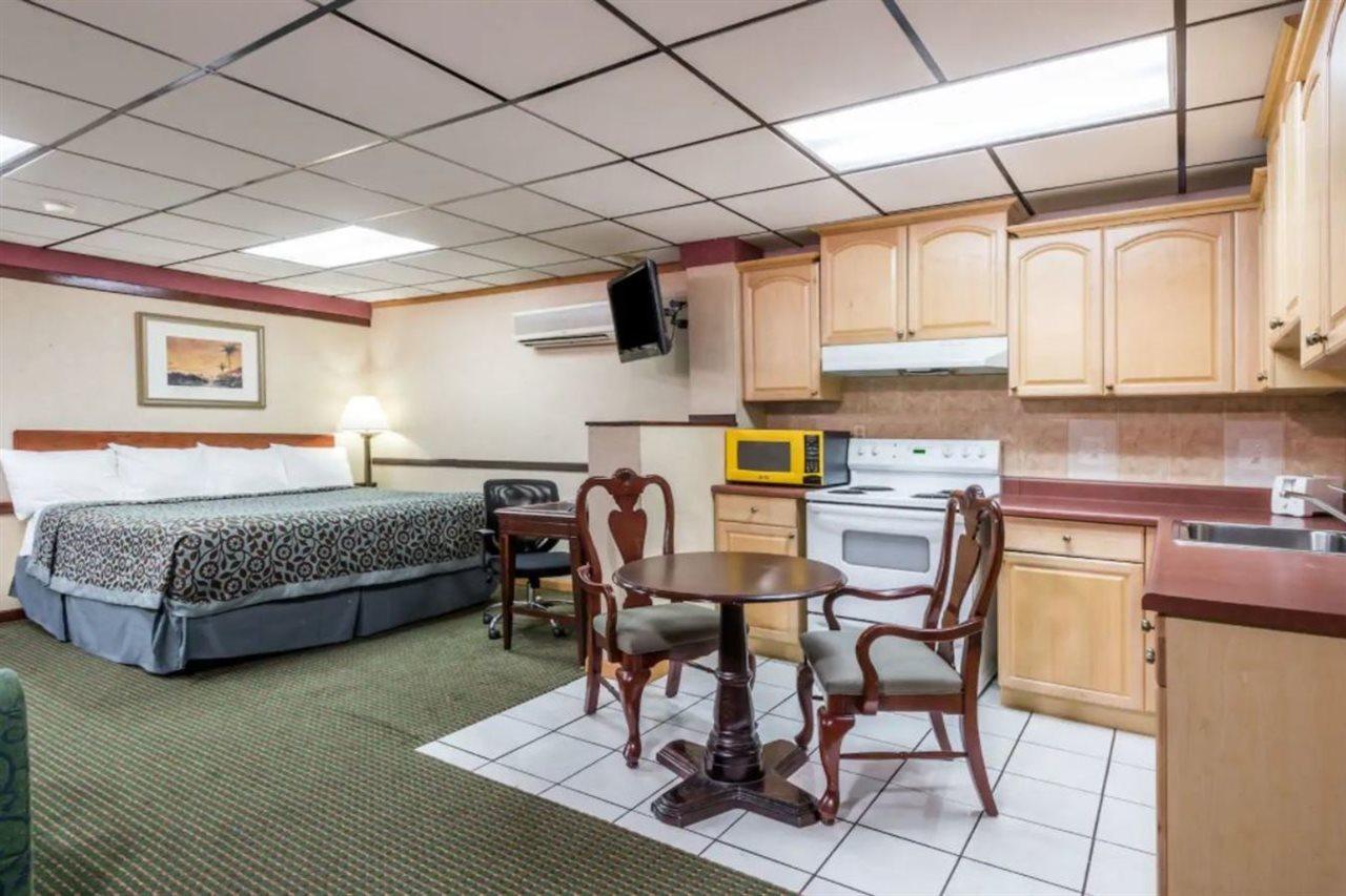 Days Inn By Wyndham Pittsburgh Bagian luar foto